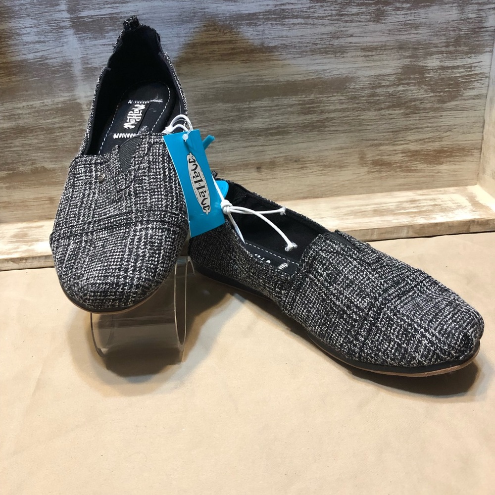 Women’s Mad Love Lydia Slip on Sneakers, NWT - Picture 2 of 6